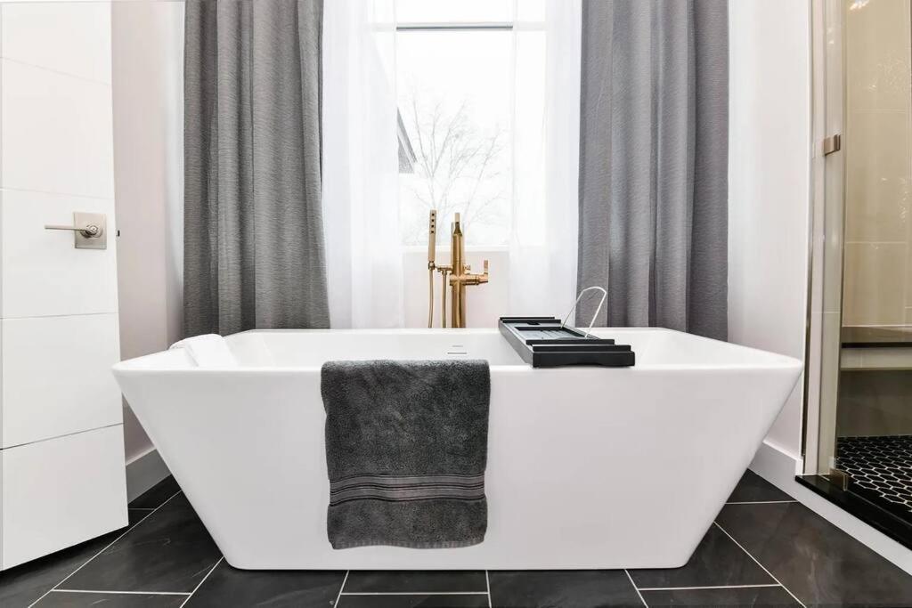 Heaven - Private Pool, Hot Tub, View, Steam Shower Villa